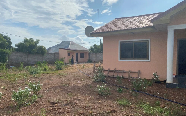 Oyibi New Furnished House - Charming 3 Bedroom