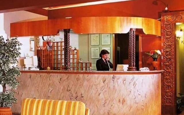 Leo Hotel