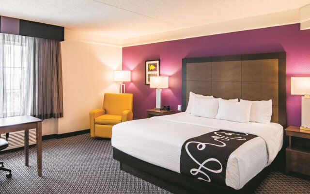 La Quinta Inn & Suites by Wyndham Fort Worth City View
