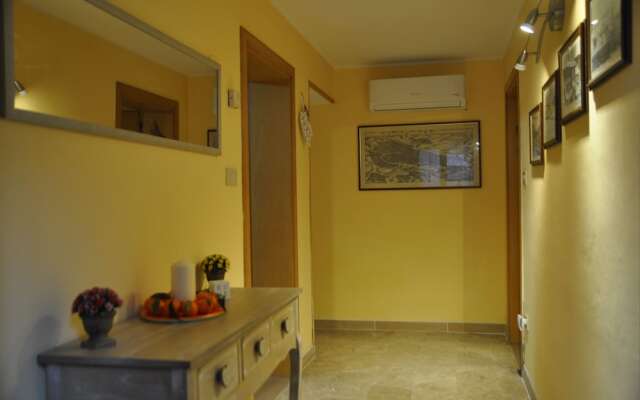 Cheerful Apartment with Cosy Garden