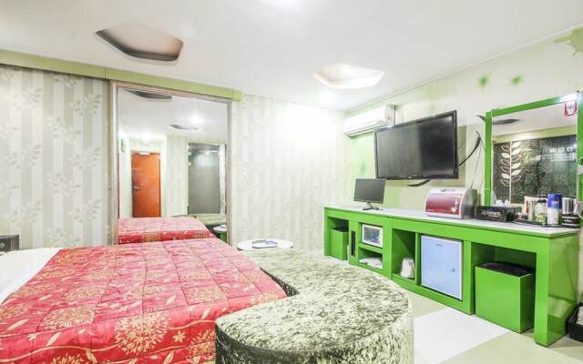 Icarus Motel