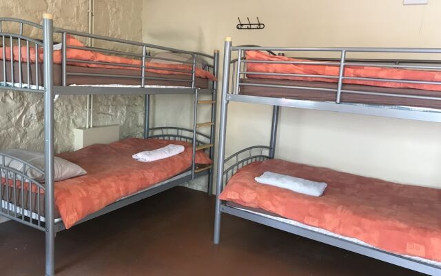 Drewe Arms Bunk Rooms & Church Cottage