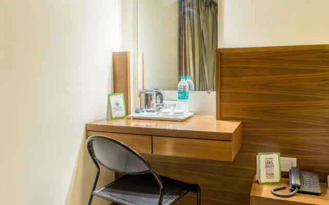 OYO Premium Near Osho Ashram Koregaon Park