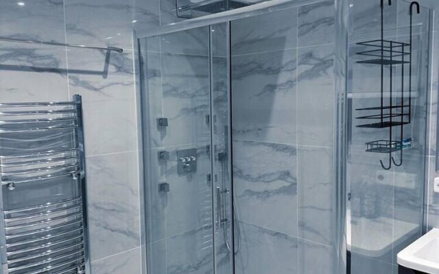 Serenity Haven 4-bed With Hottub,games,gym & More