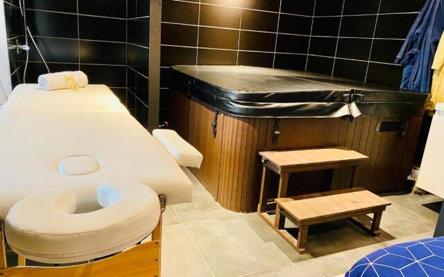 JACUZZI dans appartement T2 centre-ville