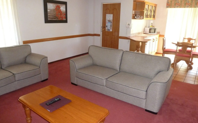 McNevin's Warwick Motel