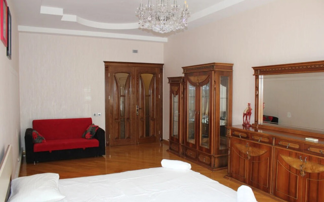 Apartment on Akademik Sh. Azizbayov 88a