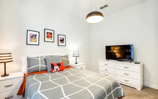 5 Bedroom 4 Bathroom Storey Lake