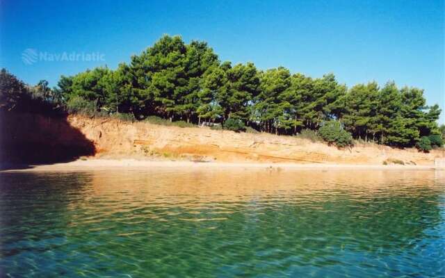 Sea View Apartment Serene, Sleeps 7