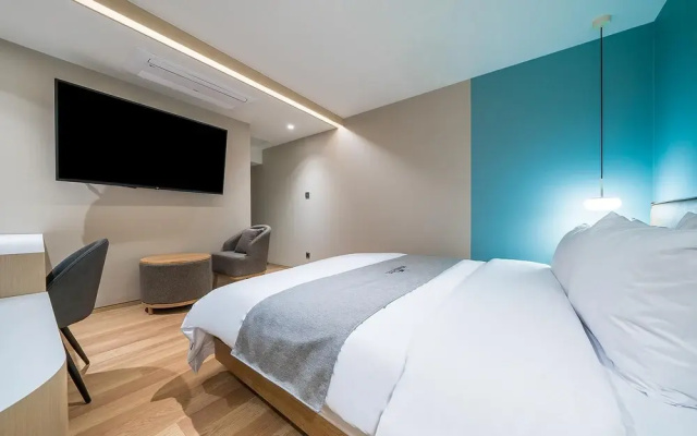 Hound Hotel Sajik Minam Station