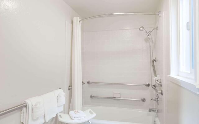 Aura Inn Monterey