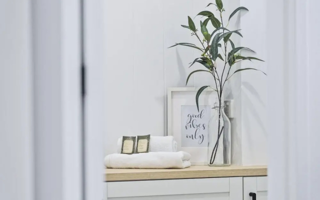 Studio3: Chic Bondi Abode With Pool & A/C