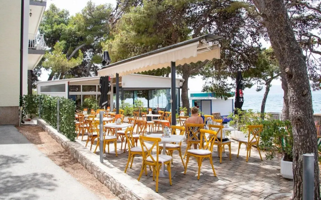 Beachfront Apartment Gaj 6