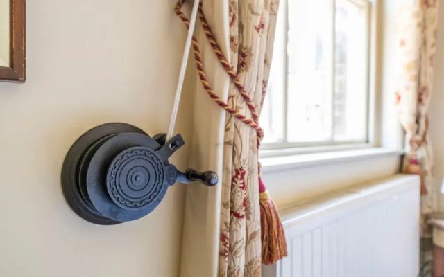 The Grand Old Boy - Marylebone - by Frankie Says