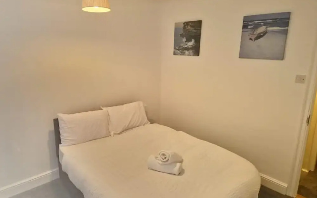 Britton Street Retreat - 4 Bedroom House