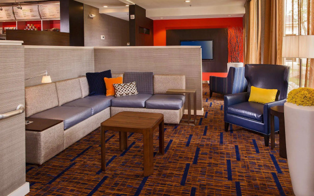 Courtyard by Marriott Richmond West