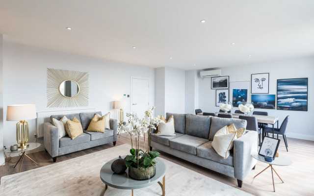 The Carlyle - Elegant Serviced Apartments