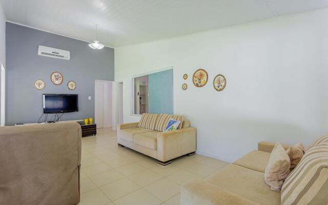 GB14 Ampla Casa 6 Quartos com Piscina e Churrasqueira