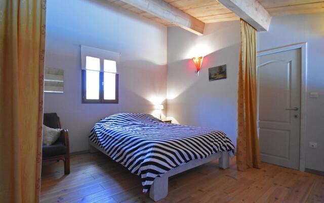 Lush villa in Vélieux with private heated swimming pool