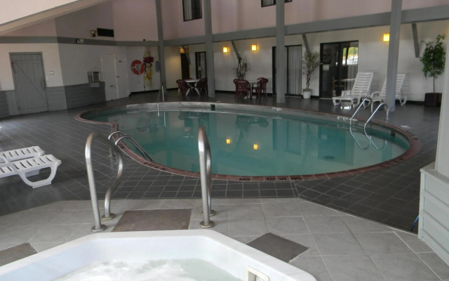 Pictured Rocks Inn & Suites