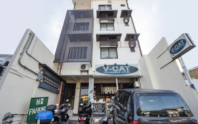 OYO 490 V-cat Apartelle