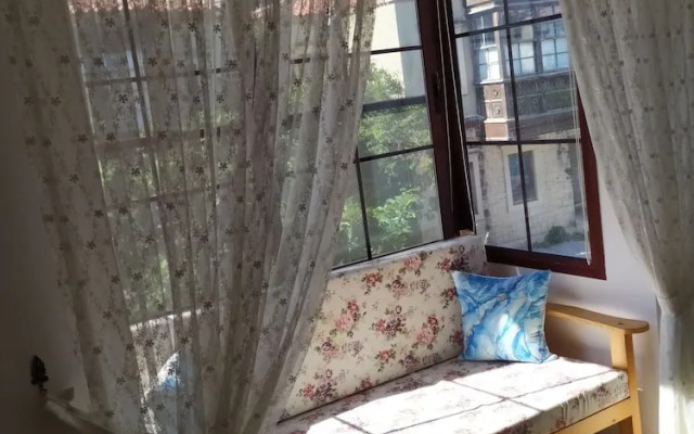 Queen Nano Hotel