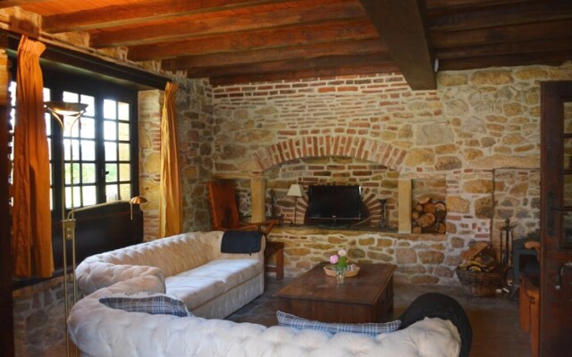 Holiday apartments at the courtyard of French château