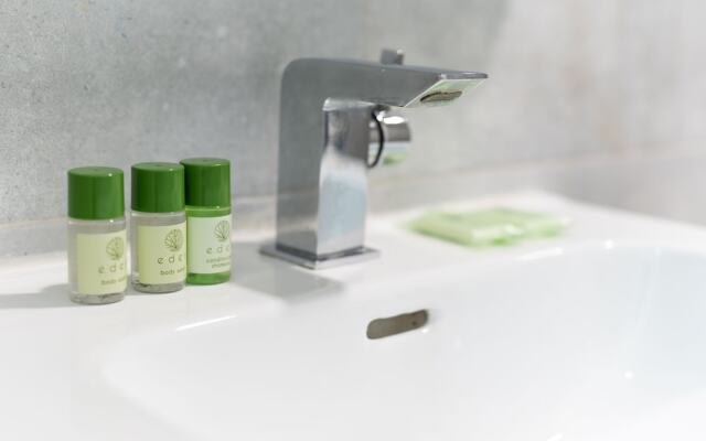 Earl's Court by CAPITAL 119