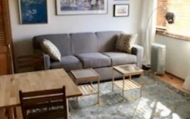 Albany Hill Apartment