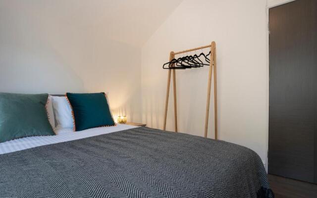 Oak Street Apartment