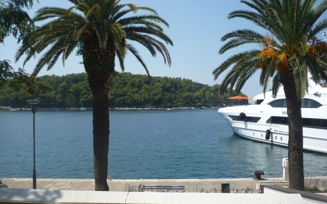 Impeccable 2-bed Apartment in Stari Grad