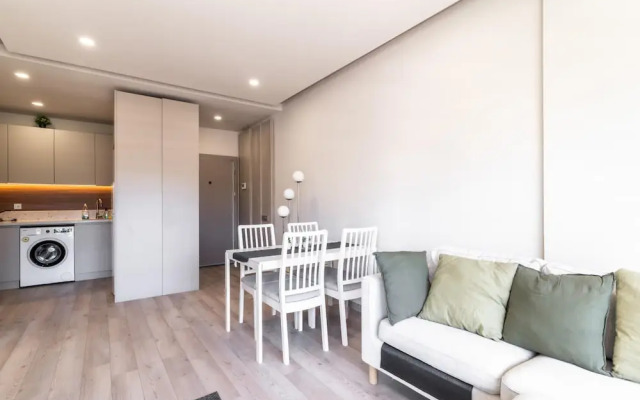 Central Studio w Balcony 10 min to Lara Beach