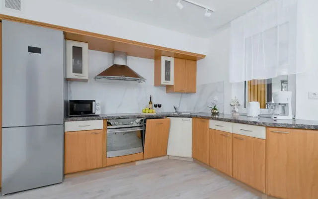 Droga na Bystre Zakopane by Renters