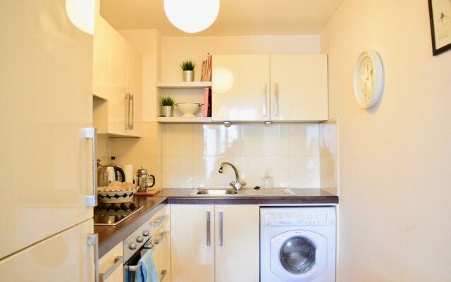 1 Bedroom Apartment On River Laffey