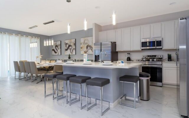 Spacious Home Near Disney