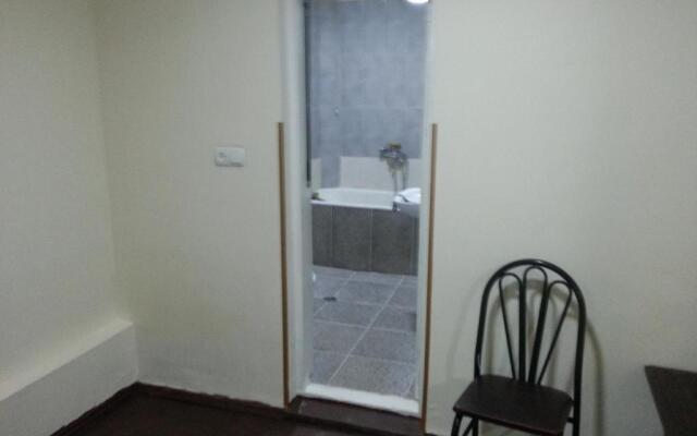 Room On Mazniashvili Str. 18