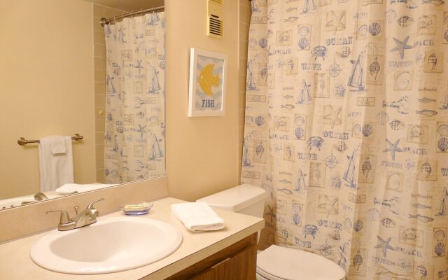 Condo With Pool, View of Clam Bay and Walk to Beach