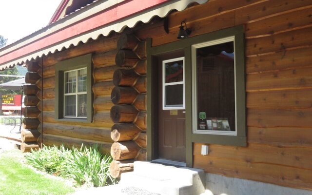 Historic Tamarack Lodge and Cabins