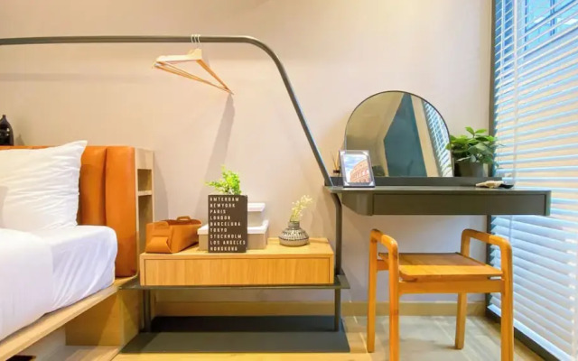 Elegant 2BR Loft Garden Villa at Collins Boulevard Apartment