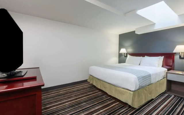 Super 8 Downtown Toronto