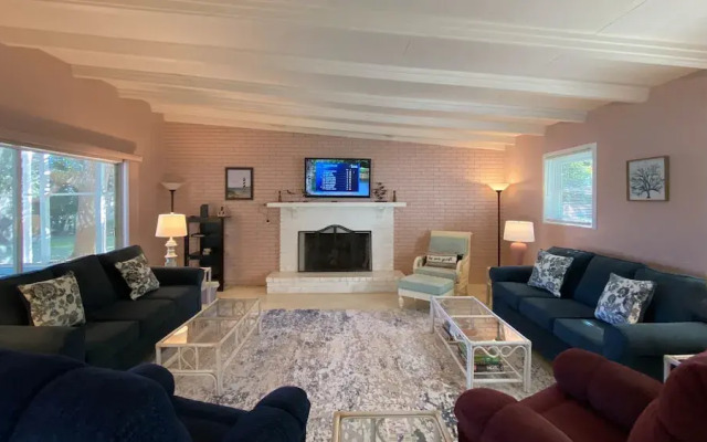Coastal Breezes 4 Bedroom Home