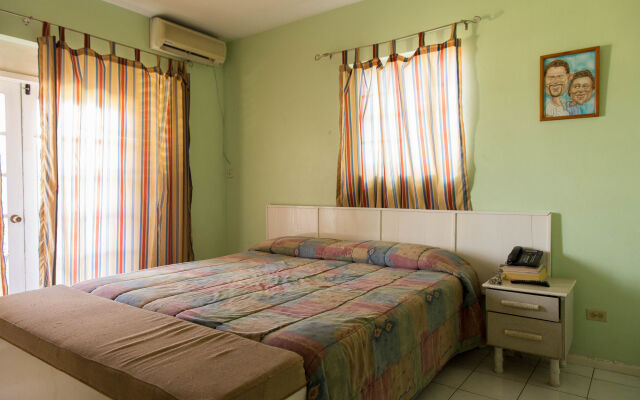Rooms On the Hip Strip - Montego Bay