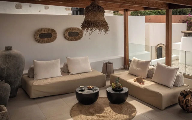 Mint Villa by Checkin
