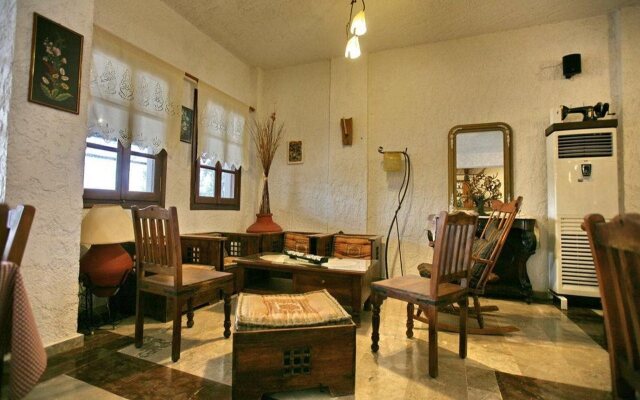 Hotel Pela