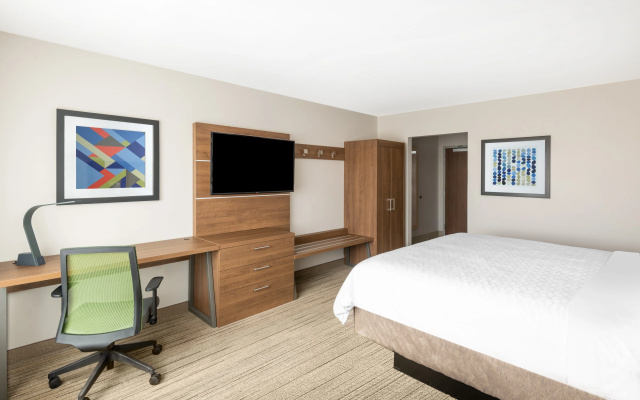 Holiday Inn Express & Suites Phoenix - Airport North by IHG