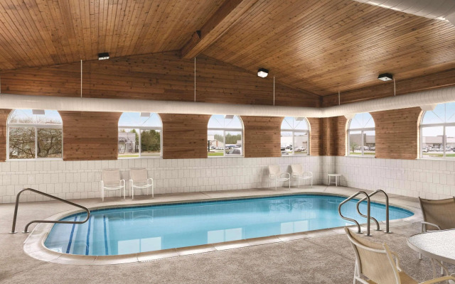 Holiday Inn Express Auburn - Touring Drive