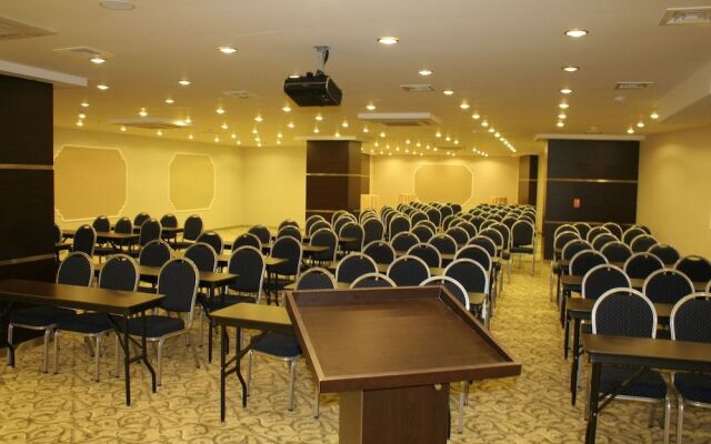 Ener Old Castle Resort Hotel