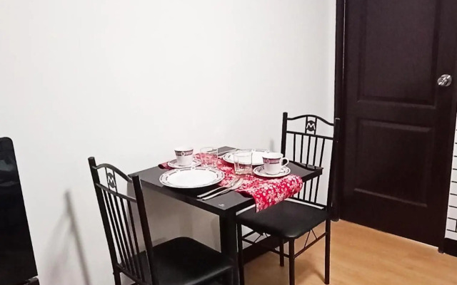 Relaxing 1-Bedroom Condo Unit (by Lee Portum)