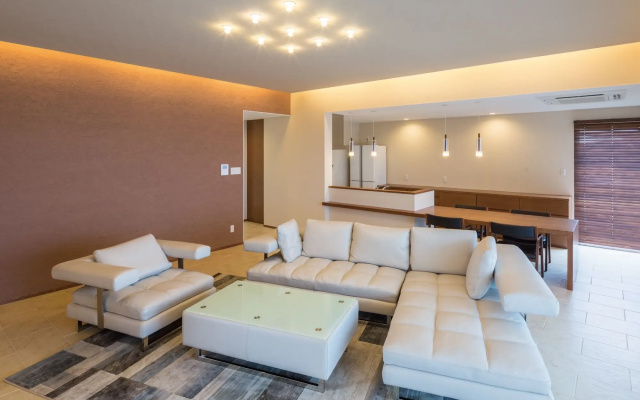 Condominium T-Room