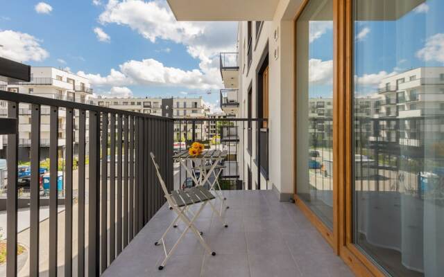 Łopuszańska Apartment Warsaw by Renters